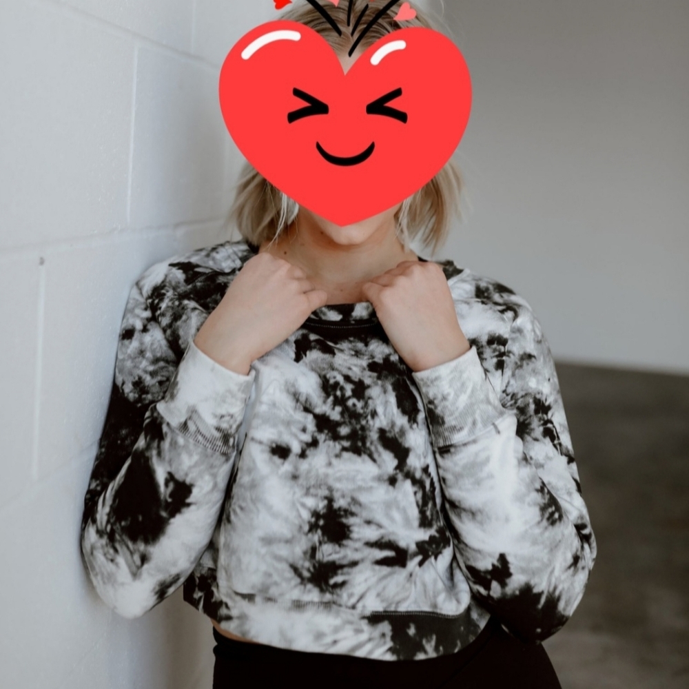 Balance Athletica crop sweat shirt